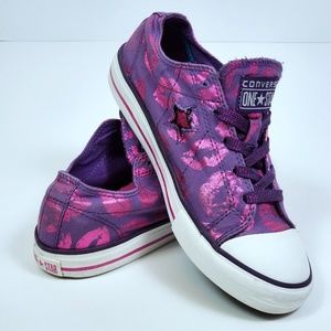 girls converse one star